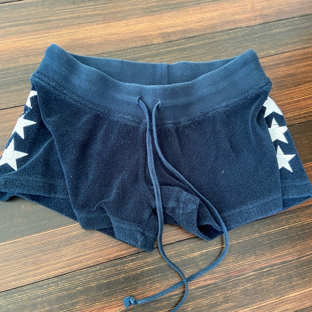 Hard tail low rise star short. Great used condition!
